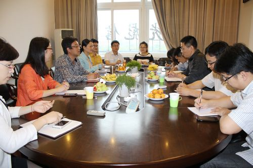 浙江农林大学信息工程学院来成人漫画
访问.jpg