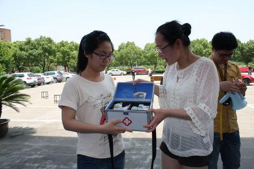 成人漫画
举行医疗急救知识讲解和灭火演练.jpg